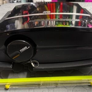 Tiger Zoombox Video Projector Built in DVD Player Audio Powers On